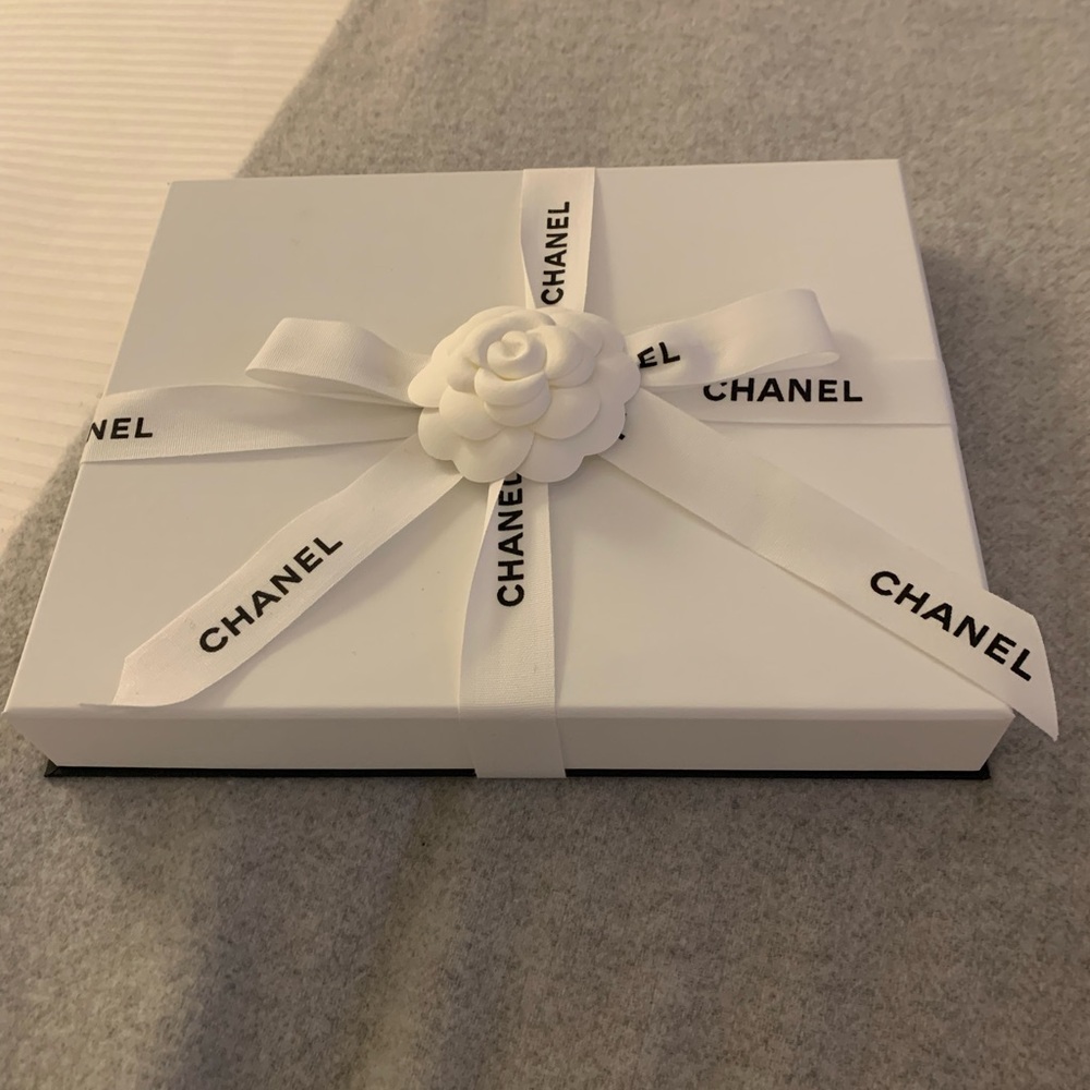 Brand new Authentic Rare from Paris Chanel White Gift Box with Ribbon,camellia. - Picture 2 of 13